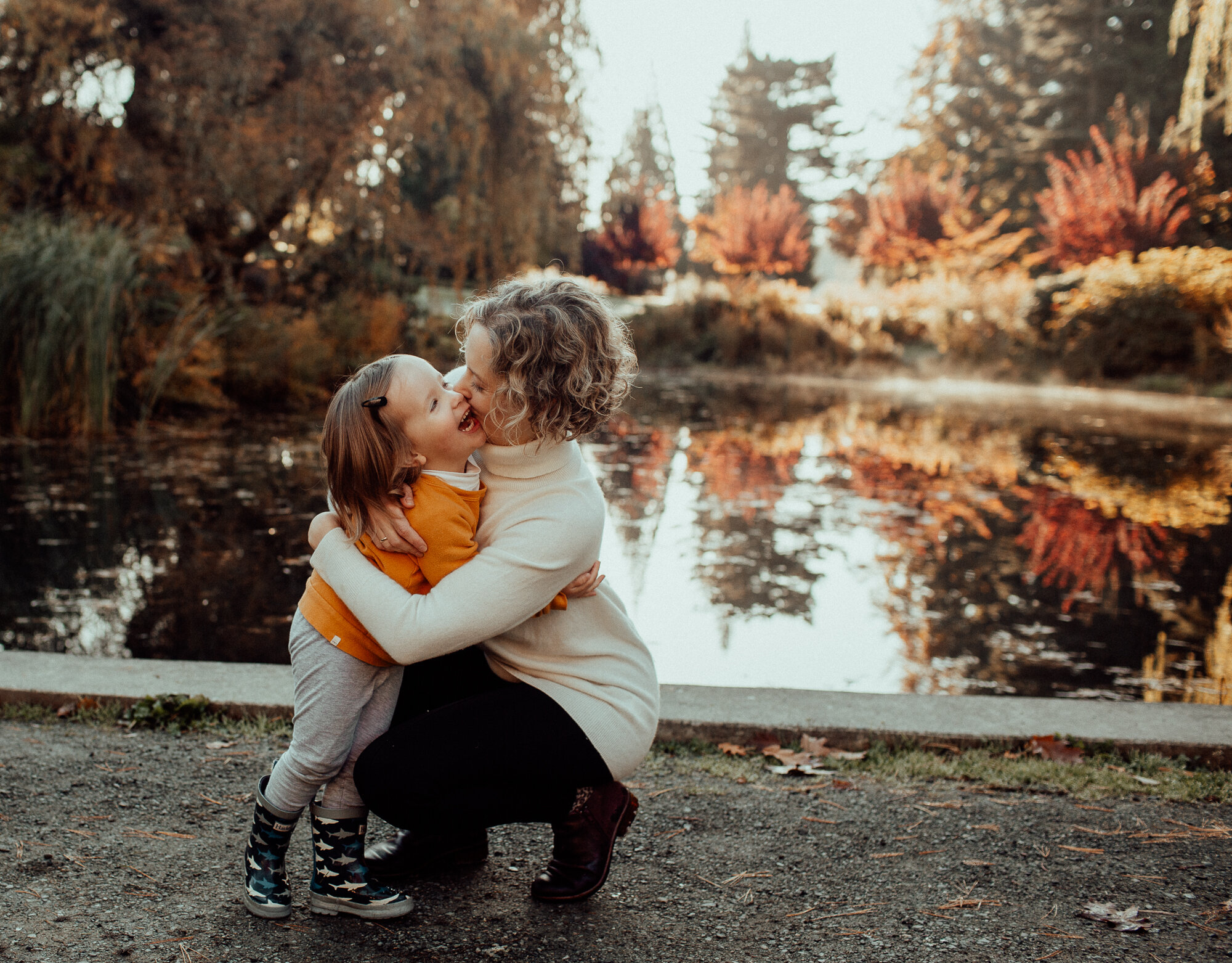 Outdoor fall motherhood session in the Cowichan Valley BC-17.jpg