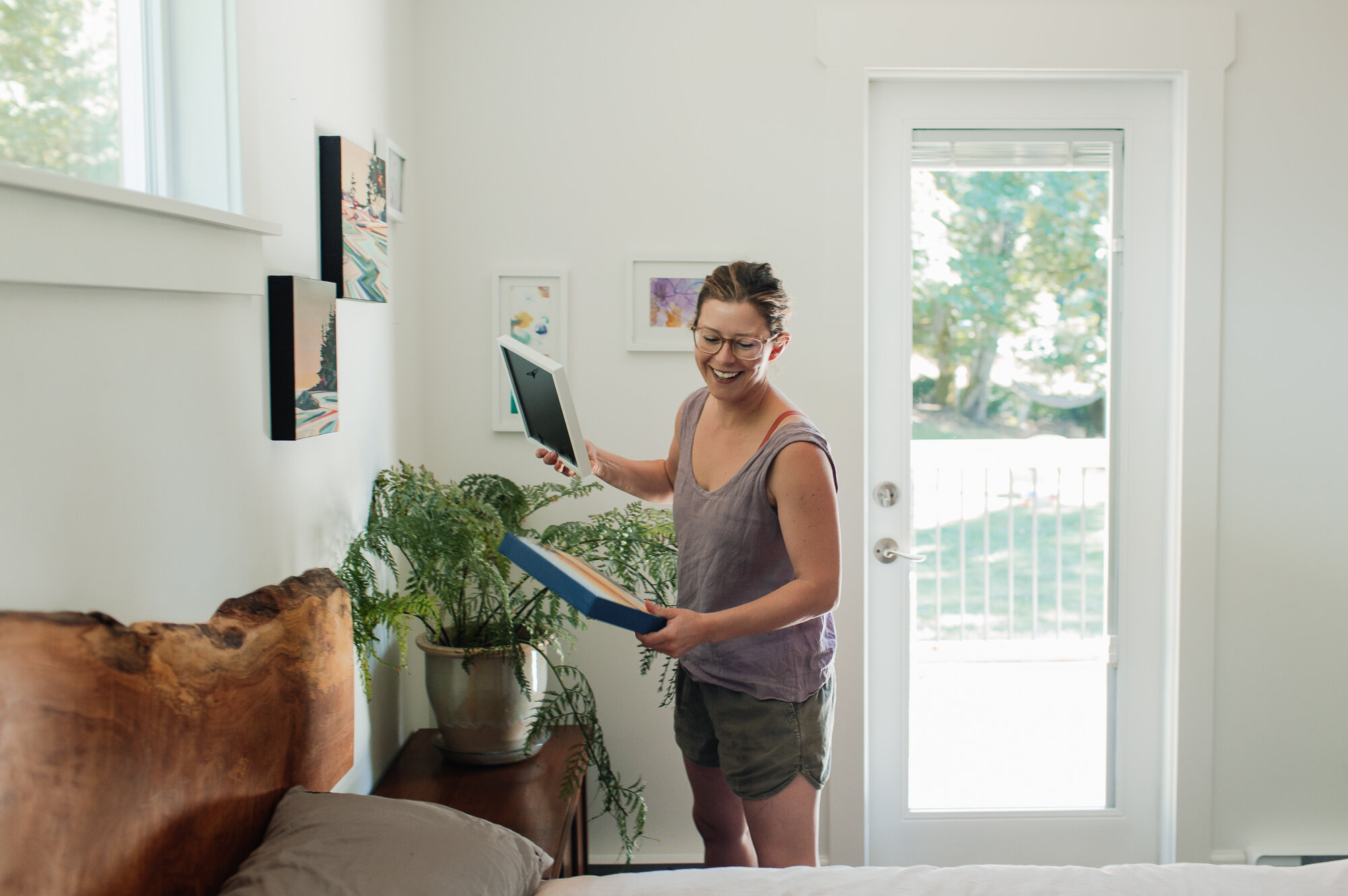 West Coast artist Fiona Dalrymple hanging art in her own home | Kristen Turner MacDonald creative branding portrait photography